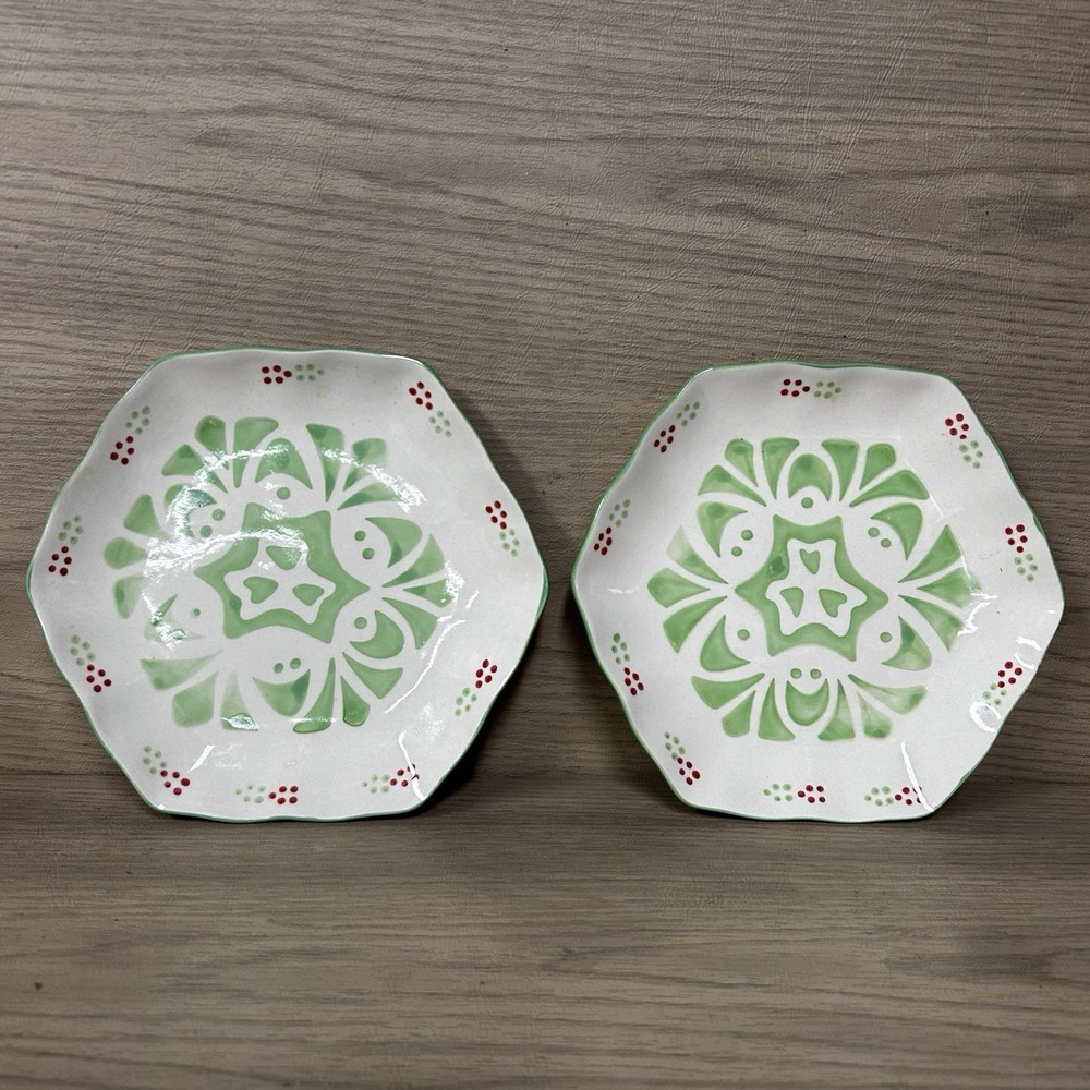 Temptations Winter Garden Green Red Snowflakes 2 PLATES 7 inch diameter